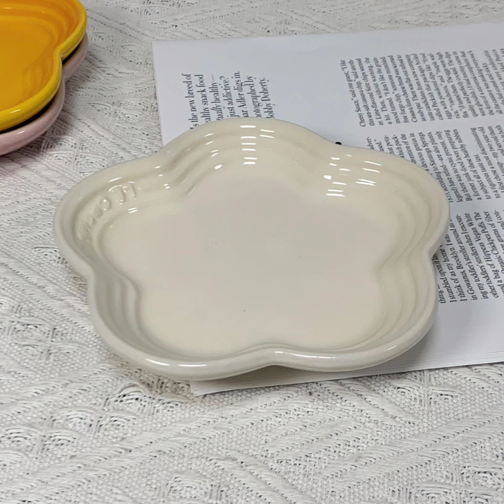 5.5 inch French Style Plum Blossom Sauce Plate for Dessert